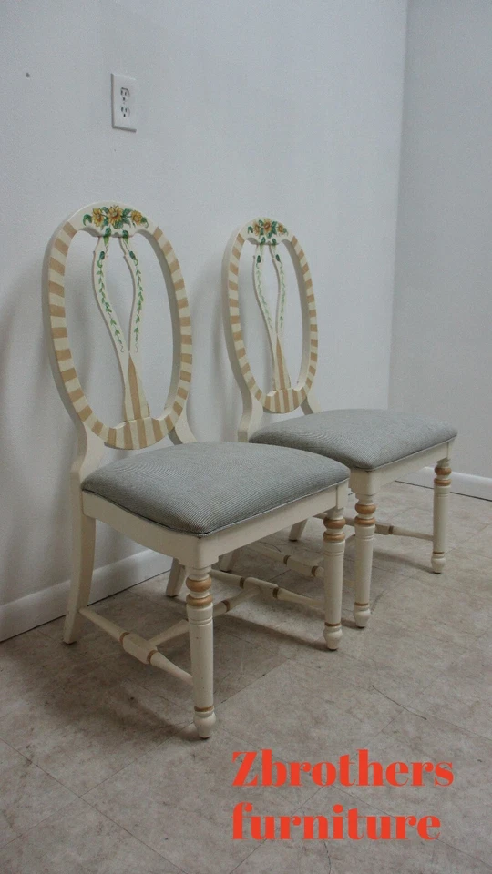 2 sillas laterales de comedor francesas con respaldo de globo decoradas con pintura para muebles Lexington A Foto 2 de 4