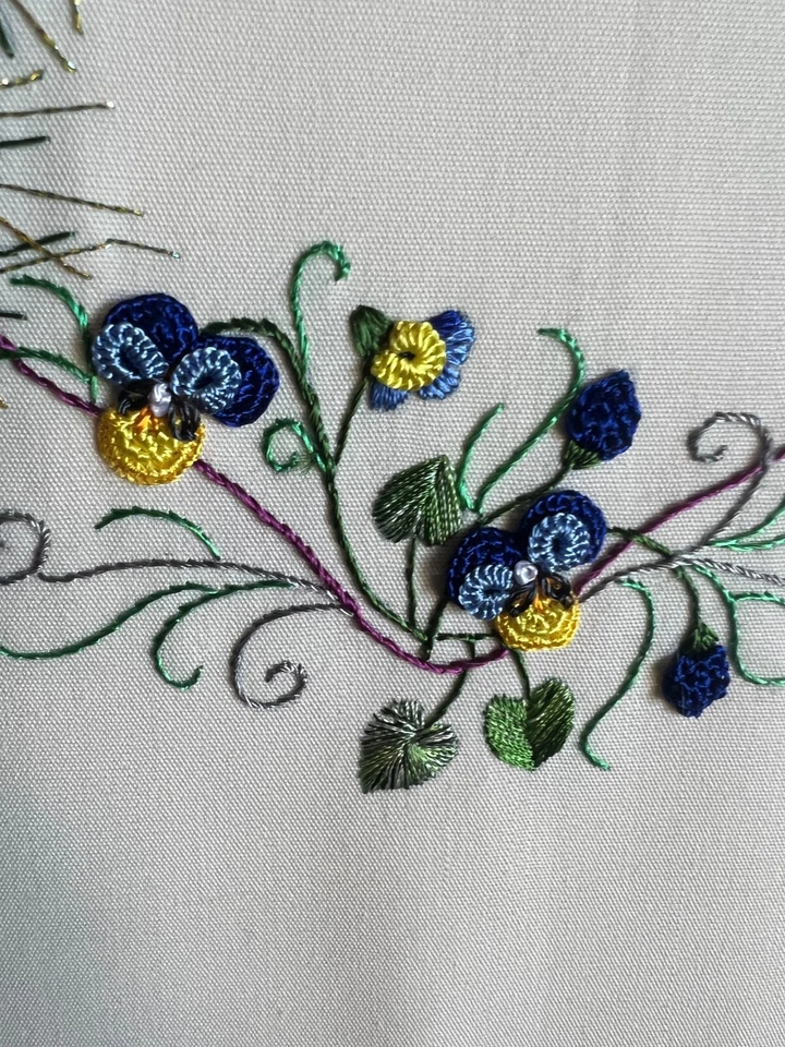 Lili - Peacock Hearts, an Advanced Brazilian Embroidery Pattern - Image 4 of 4