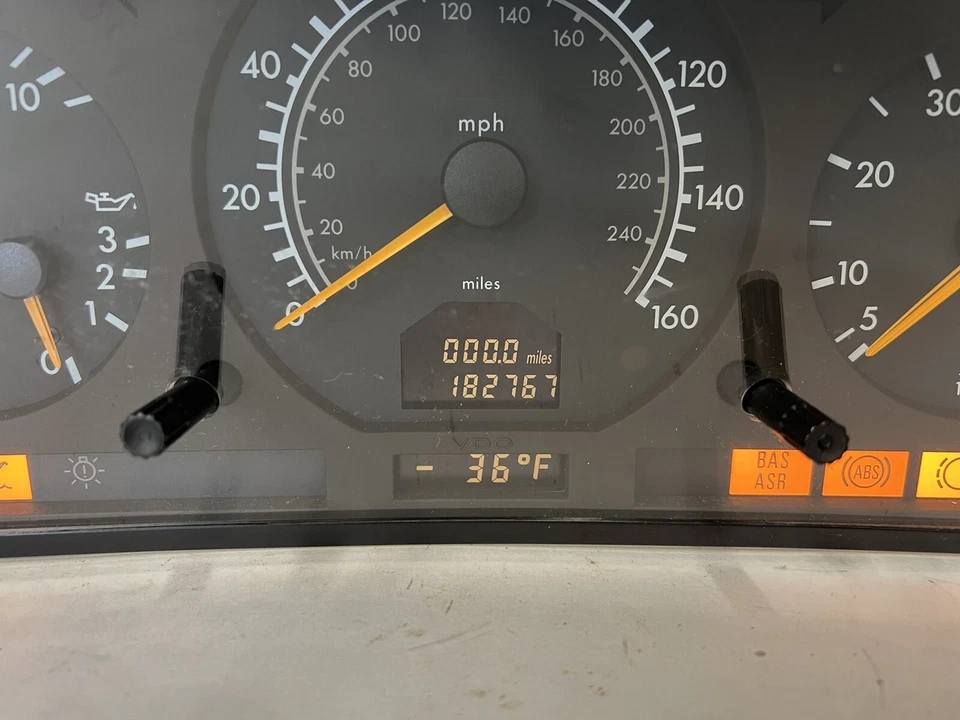 Cuadro de instrumentos velocímetro 1999 panel de instrumentos Mercedes S320 182767 millas Foto 2 de 4