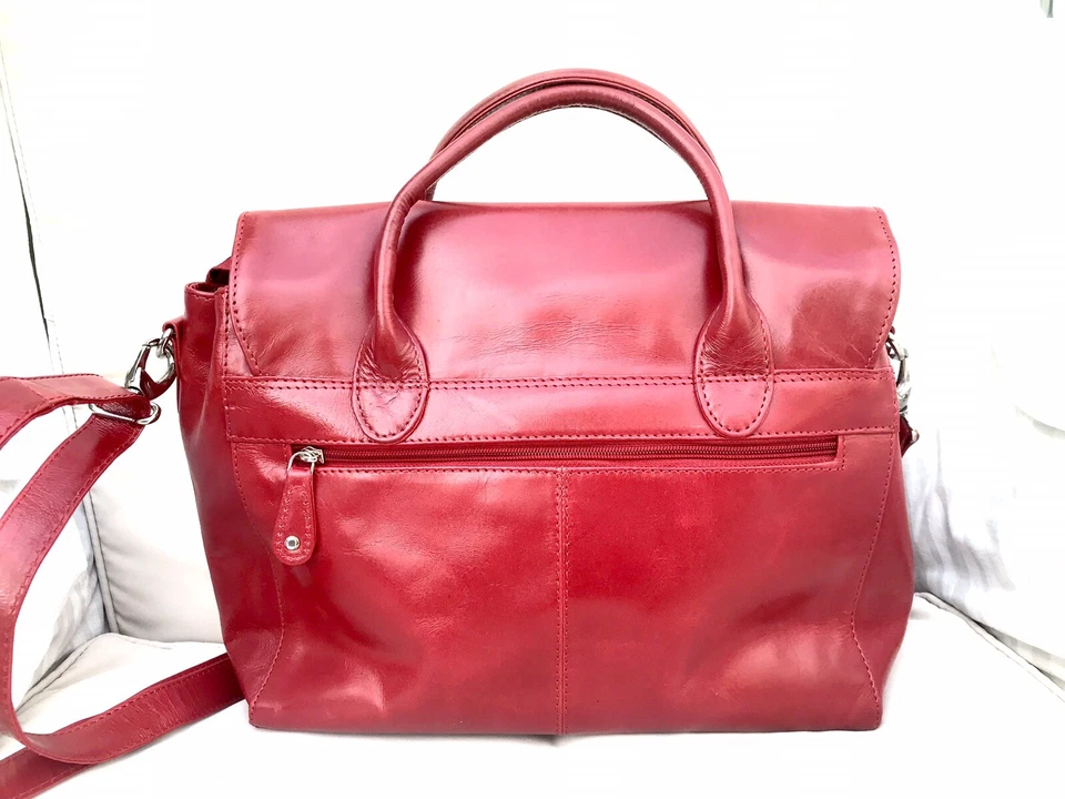 QUALITY GENUINE CATWALK RED LEATHER CROSS BODY HANDBAG  BAG - Image 2 of 4