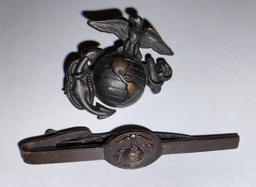 VINTAGE WWII USMC BRONZE HAT BADGE & NECK TIE BAR - Picture 2 of 6
