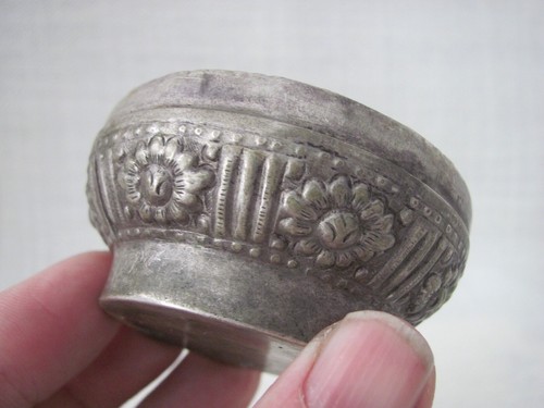 Thai / Southeast Asian Antique Repoussed Silver Box / Container - Picture 12 of 12