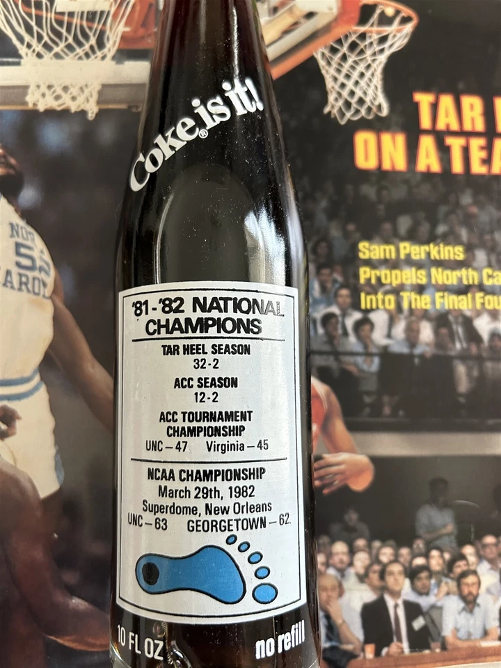 1982 Sports Illustrated Carolina del Norte Tacones Sin Etiquetas CAMPEONES NACIONALES + Coca-Cola Foto 3 de 4