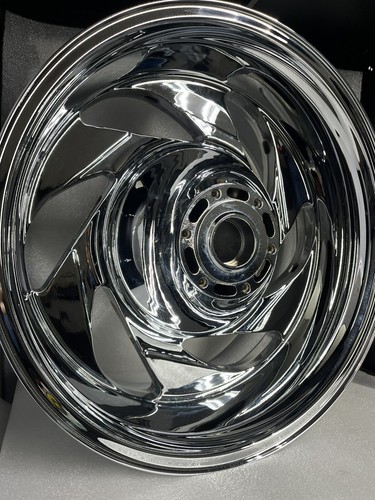 Rueda trasera SUZUKI Bulevar M109 VZR1800 2006-2010 PERSONALIZADA CROMADA 18x8,5 DIRECTA - Imagen 13 de 17