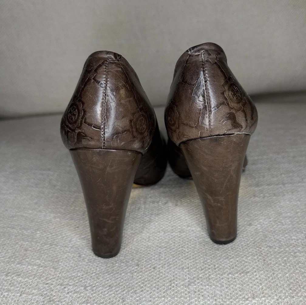 Scarpe donna Tory Burch decolte in pelle marrone con logo in rilievo da lavoro formali