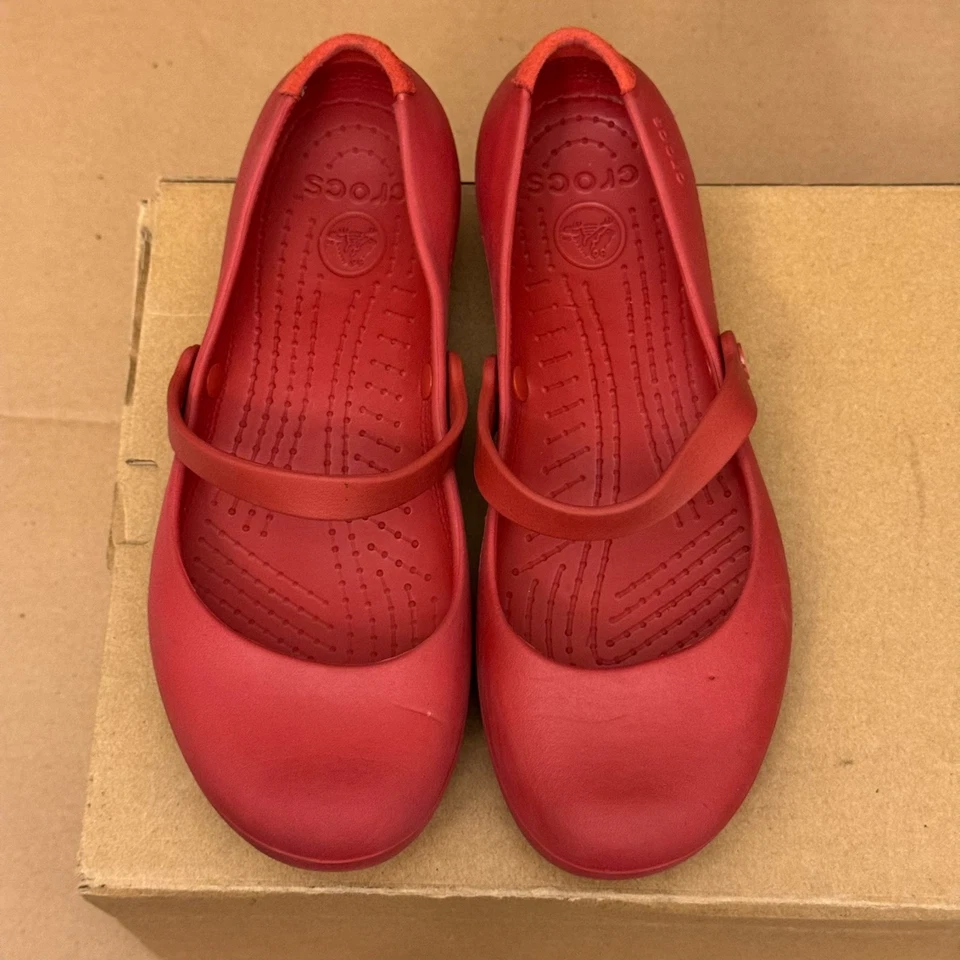Женские красные удобные туфли на плоской подошве Crocs модель Mary Jane W9 — бывшие в употреблении - Изображение 2 из 4
