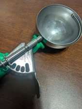 Vollrath 47142 S/S 2.66 Oz. / #12 Thumb Action Disher w/ Green Handle