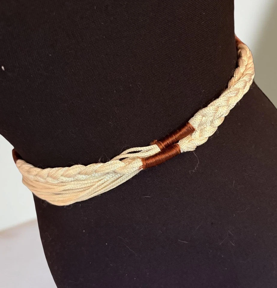 Cinturón trenzado tejido vintage con detalles de plumas crema y marrón 80 '' Foto 2 de 4