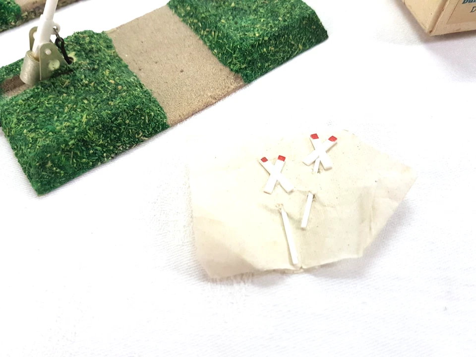 👍HR 5812/519 71 Bahnübergang B 13 Spur TT Rarität Dauerstrom Schranke OVP - Bild 3 von 4