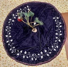 Martha Stewart Velvet Christmas Tree Skirt Retro 2008  Embroidered Beads Leaf