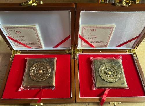 A set of 2009 China Tuantuan and Yuanyuan Copper and Brass Panda medal - Picture 2 of 10