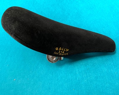 Selle San Marco Rally 314 NOS – Selle Course Daim Noir – Vintage érotique ?