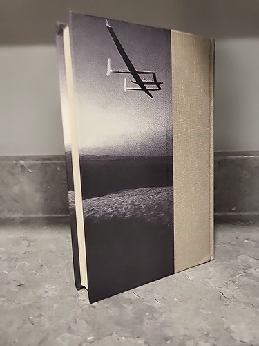 VOYAGER By Jeana Yeager & Dick Rutan - Hardcover - SIGNED BY RUTAN - Picture 2 of 4
