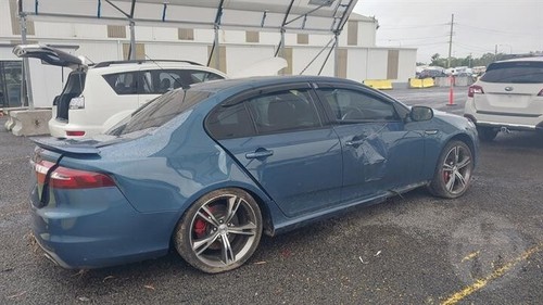 WRECKING FORD FGX FALCON XR8 SEDAN - Picture 4 of 7