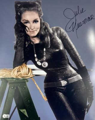 JULIE NEWMAR SIGNED CATWOMAN 16X20 PHOTO BATMAN 1966 RARE