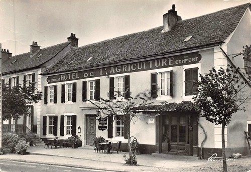 Baraqueville - Hotel De L'Agriculture, Route National 88 - Bild 1 von 2