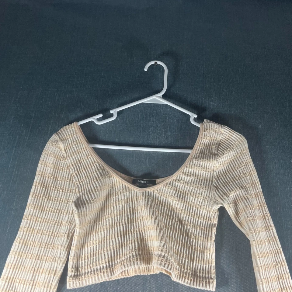 Top corto Forever 21 para mujer talla S/M beige tejido cuello en V manga larga pulóver Foto 2 de 4
