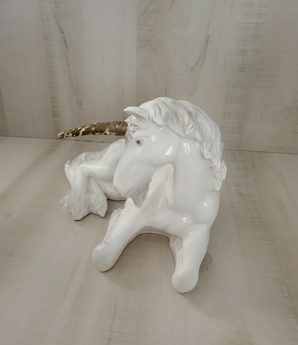 VINTAGE UNICORN STATUE- UNIVERSAL STATUARY 1981- MADE IN THE USA- RARE ! - Picture 2 of 8