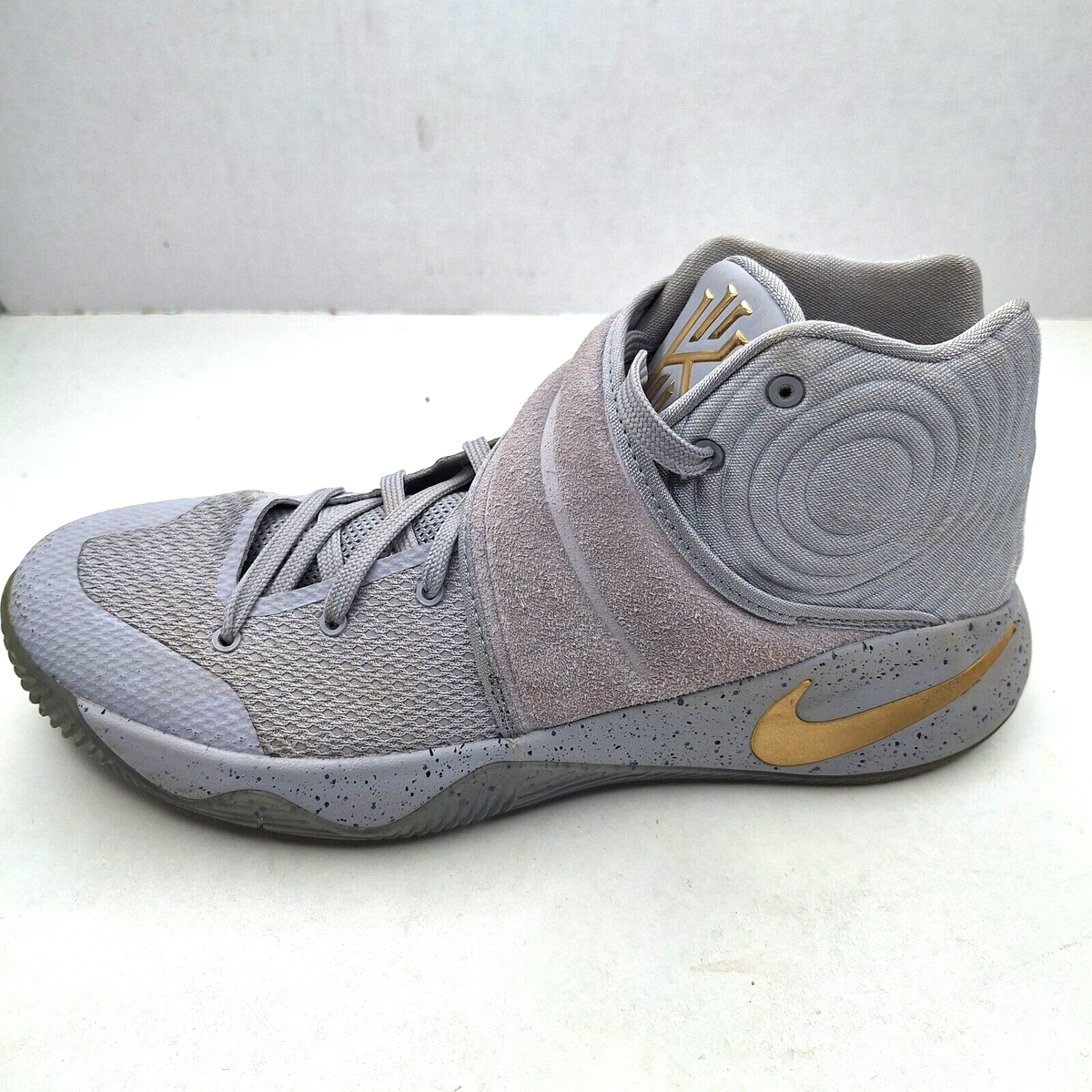 Nike Kyrie Irving Battle Grey Basketball Shoes Size 10