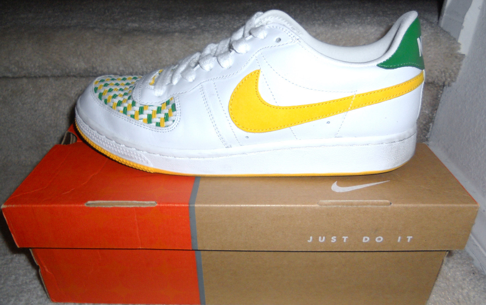 Nike Legend 310130 171 US Men's Size 9.5 w/ box Nike Legend 310130 171 US Men's Size 9.5 w/ box