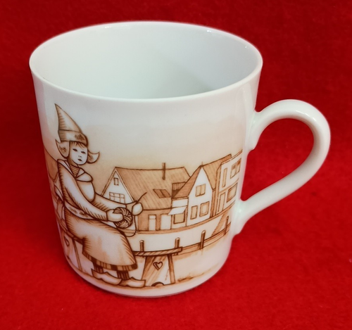 Vintage Dutch Childs Mug NEDERLANDSE KLEDERDRACHT Volendam Porcelain 5 oz Cup - Picture 5 of 7