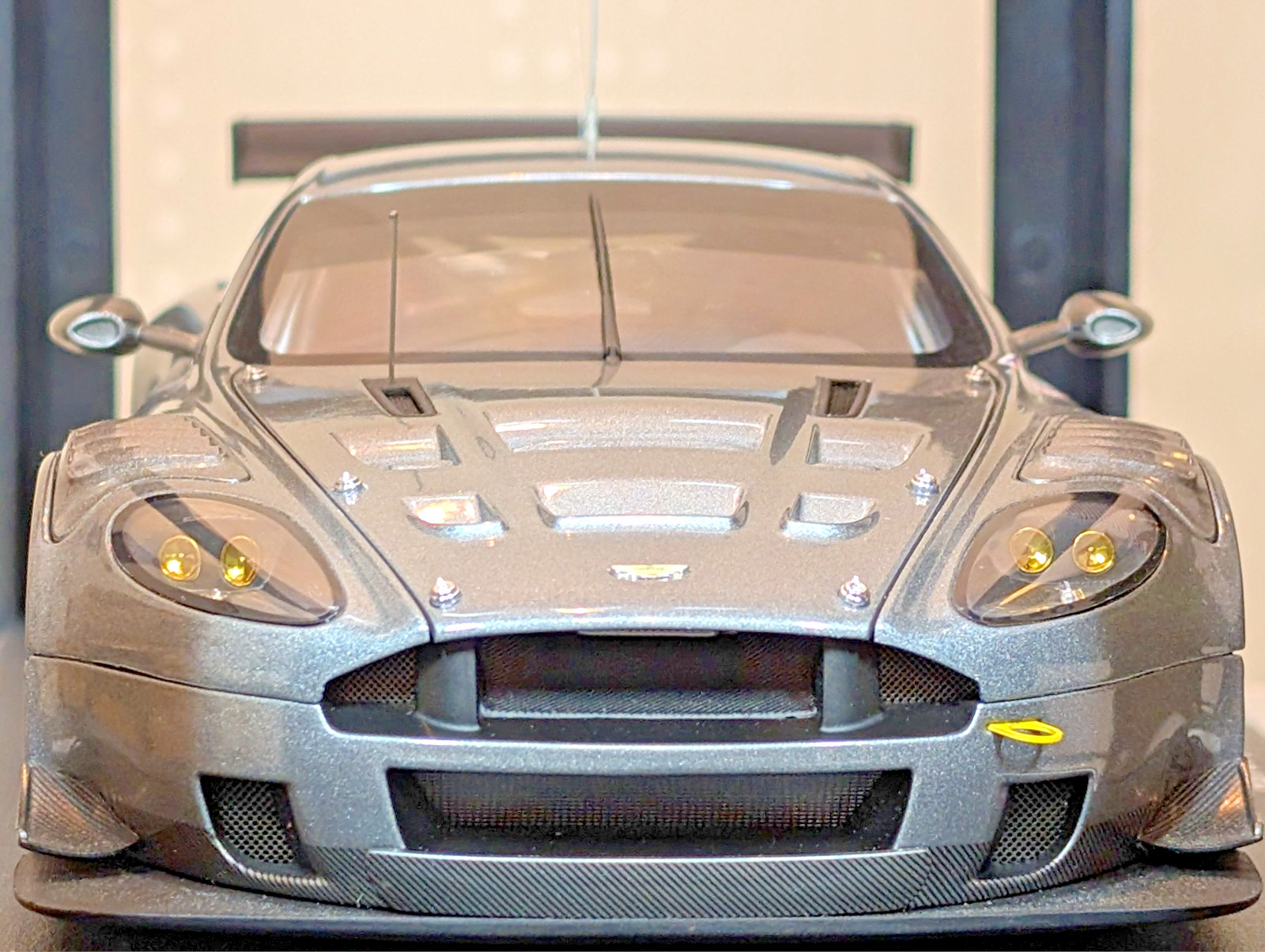 AUTOart Aston Martin DBR9 2005 24 HRS Le Mans Plain Body Version Silver 80501