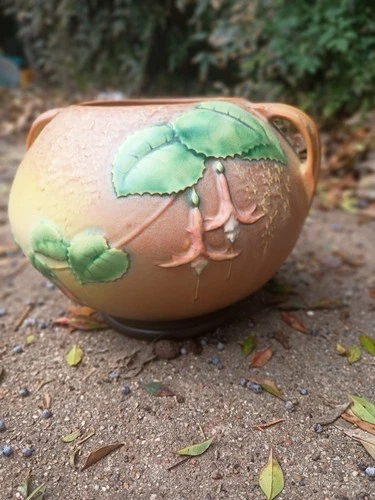 Antique 1936 ROSEVILLE USA Brown Fuchsia round Planter 347-6