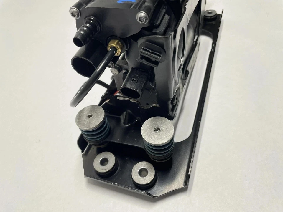 09-17 BMW 535iGT 550iGT 740i 750i 760i (F01 F10) AIR SUSPENSION COMPRESSOR PUMP - Image 3 of 4