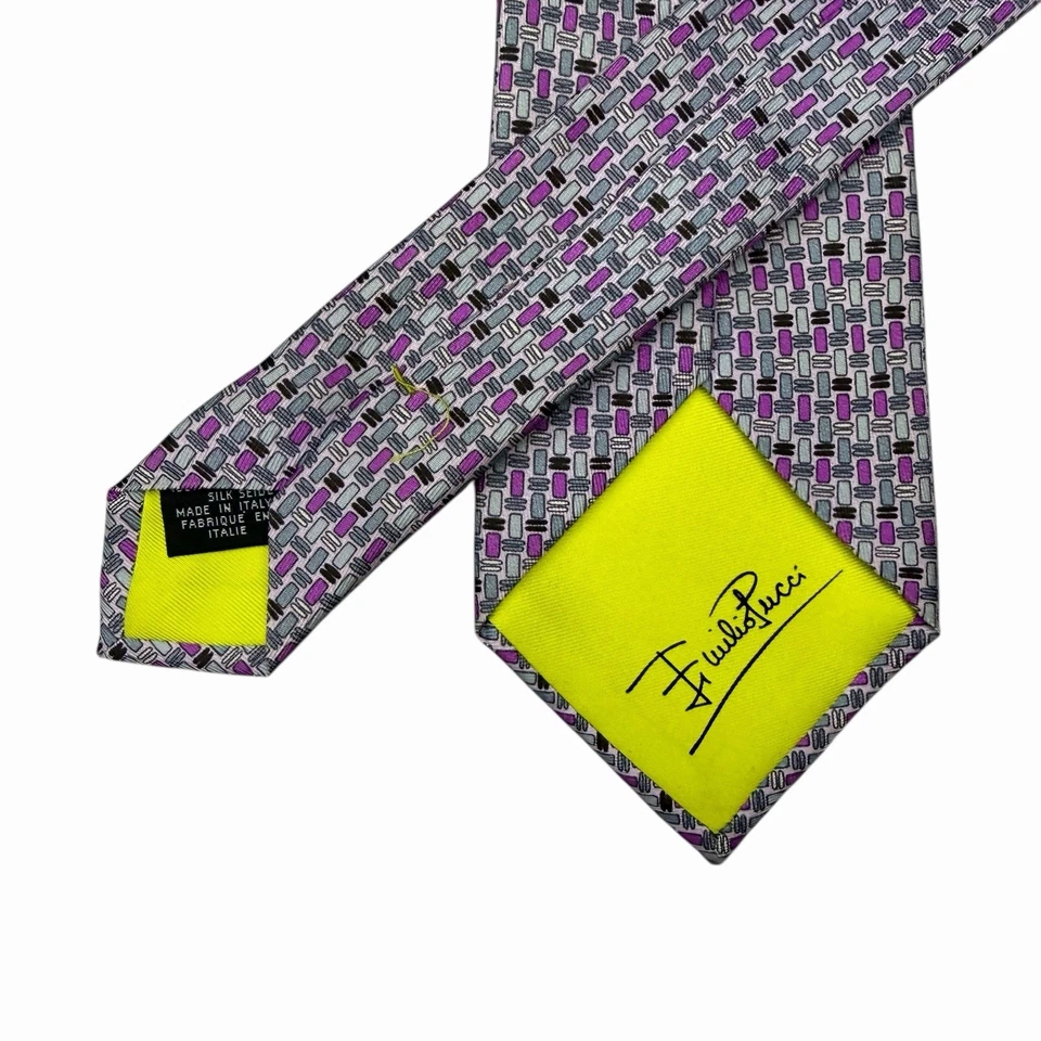 Gravata Emilio Pucci masculina recente geométrica roxa cetim seda 3 3/8" (L) x 61,5" (L) - Imagem 2 de 4