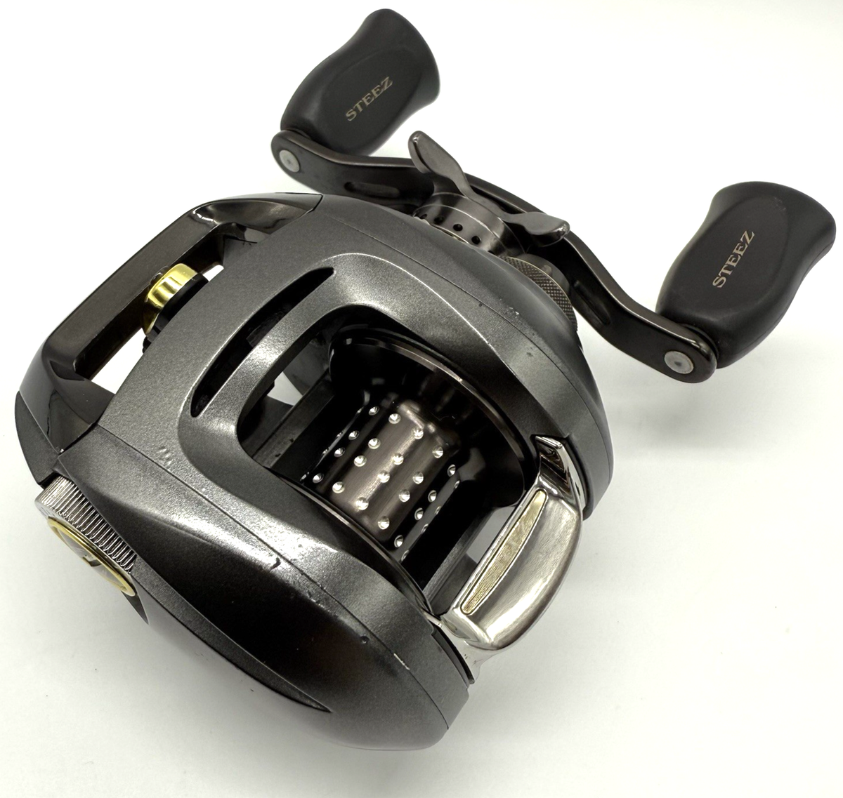 Daiwa STEEZ 103H Right Handed Bait Casting Reel No Box From JAPAN