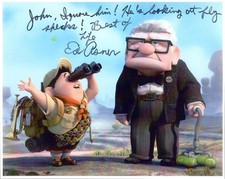 ED ASNER HAND SIGNED 8x10 PHOTO+COA      AWESOME POSE    CARL FROM UP    TO JOHN