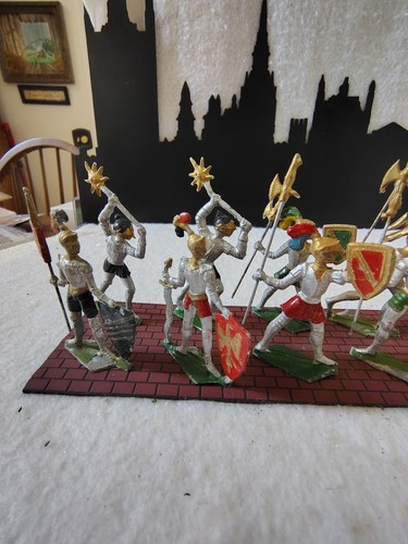 Britains/Johillco Medieval Knights on Foot set of 12 - Picture 2 of 5