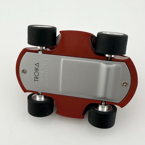 Troika rot Emaille Metall Mini Rennwagen Magnet Briefbeschwerer Reibungsläufer NEU - Bild 2 von 7