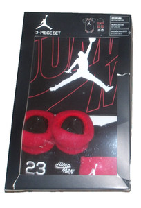 Air Jordan Boys 6-12...3 Pc Set Snap Bottom...Hat & Booties