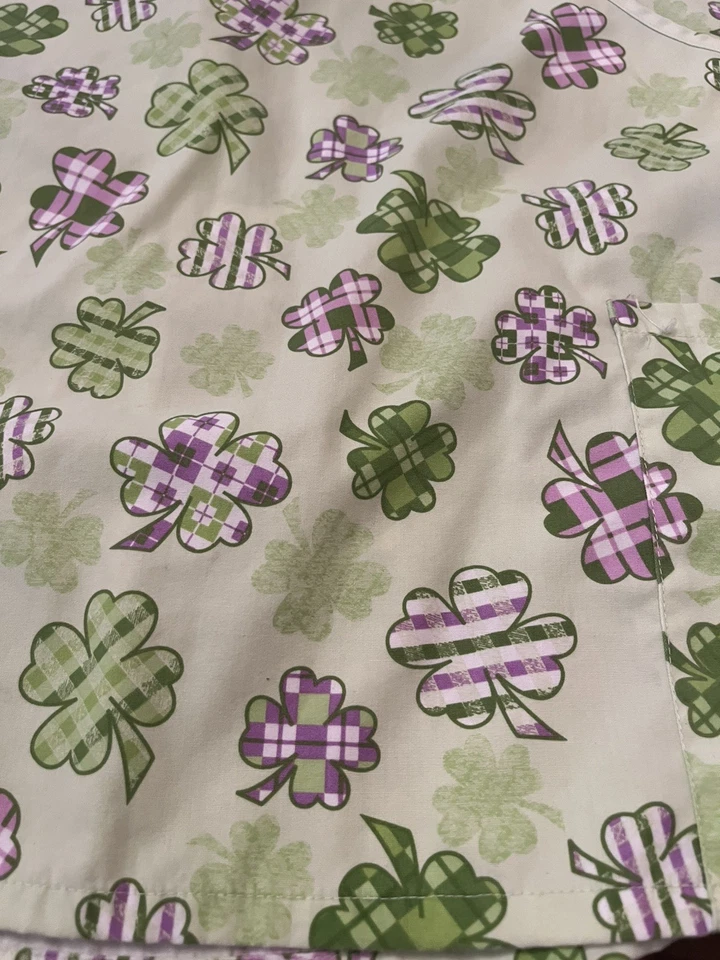 St Patrick’s Scrub Top womens size 2 XL St. Patty’s Day Shamrock Green Purple - Image 2 of 4