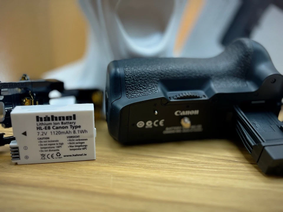 Original Canon Batteriegriff BG-E8 Für EOS 600D 650D 700D - Bild 3 von 4