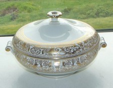 Wedgwood Gold Florentine Lidded Vegetable Dish / Tureen W4219