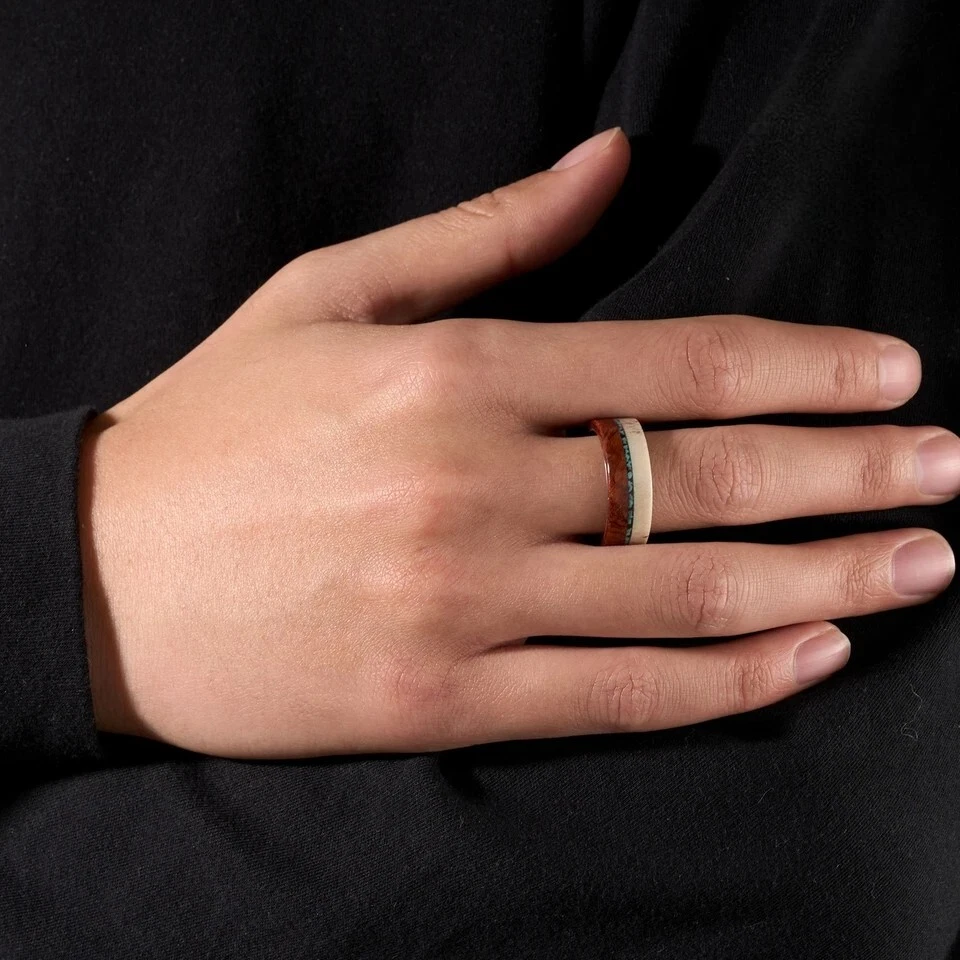 Anillo de boda clásico de carburo de tungsteno de madera roja con asta de 8 mm para hombre y mujer Foto 4 de 4