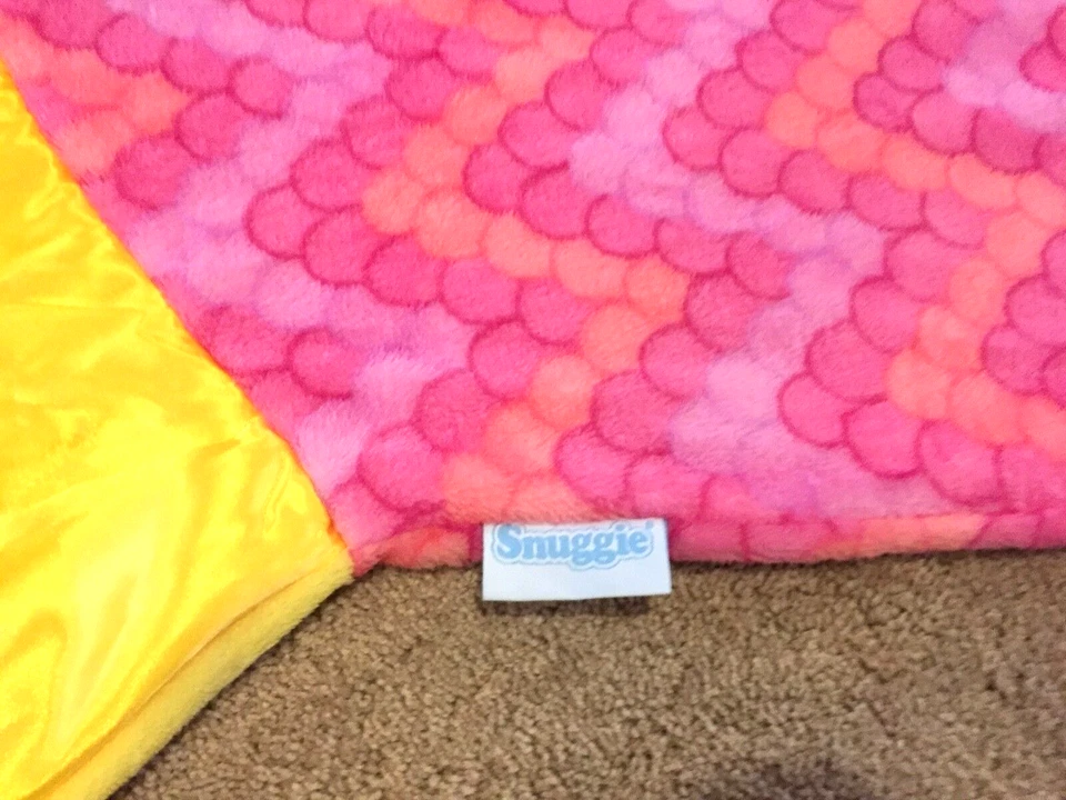 SNUGGIE TAILS Mermaid soft fleece blanket for Kids w/Tag ... pink & yellow - Image 3 of 4
