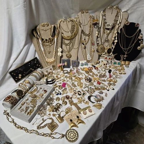 Vtg Lot 200+ Trifari Earrings Monet Brooch Signed Unsign Necklace GOLD TONE 7#