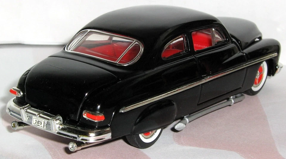 1/43 = 1949 49 Mercury Custom Sedan = capó/baúl abierto/neumático de goma coche fundido a presión Foto 2 de 4