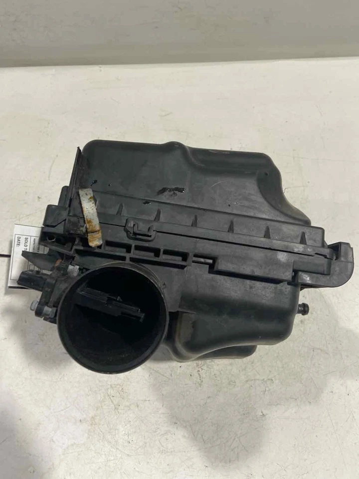 Б/у воздухоочиститель в сборе подходит: 2013 Nissan Sentra 1.8 класса A - Изображение 4 из 4