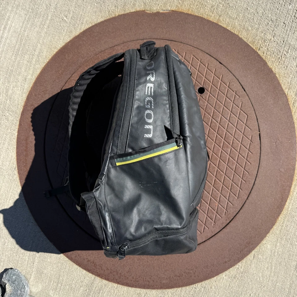 Mochila de atleta emitida por el equipo Oregon Duck, exclusiva para jugadores de fútbol americano Nike RARA Foto 4 de 4