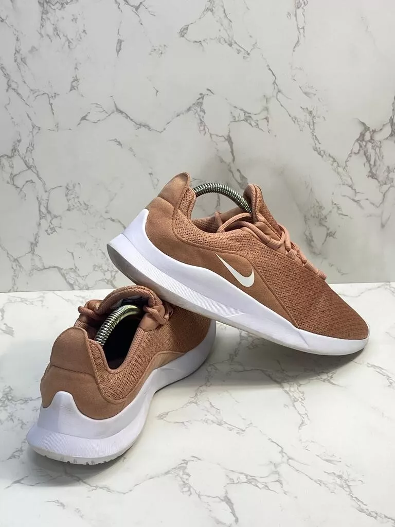 Nike Viale Women s Size 11 Peach Pink Running Shoes Comfort