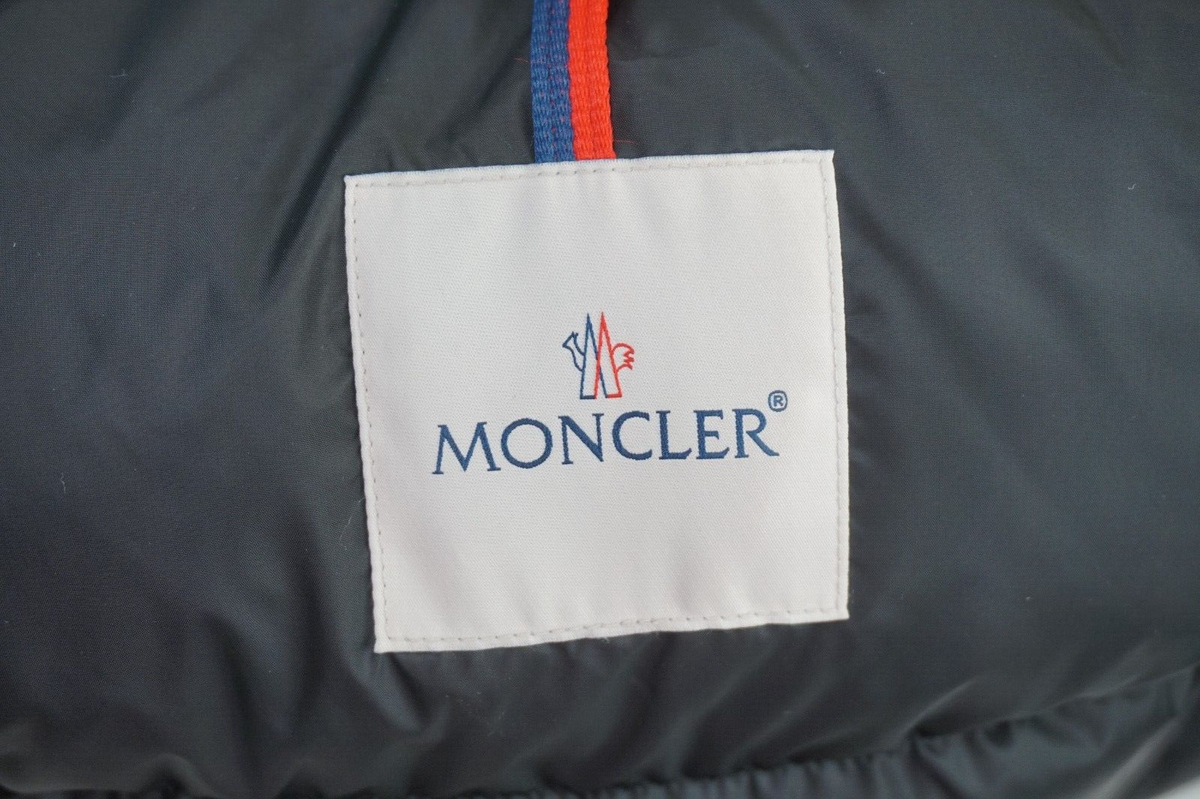Moncler Charnier Men's Black Logo Down Parka Jacket Size 4 Moncler Charnier Men's Black Logo Down Parka Jacket Size 4