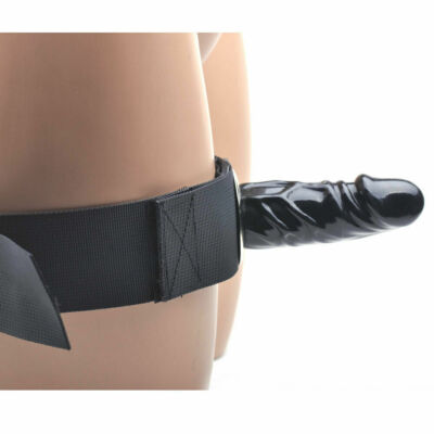 Porno yalangoch qizlar U mushukchasiga qutichani tiqdi