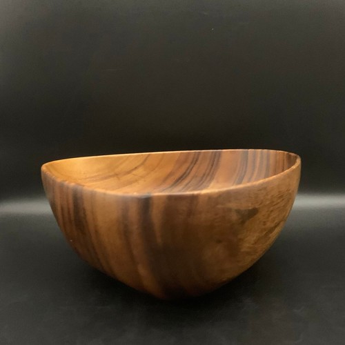 Pacific Merchants Trading Hardwood Acaciaware Rounded Triangle Bowl 10”x 10” x4” - Picture 7 of 14