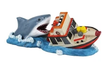 Penn-Plax Jaws Officially Licensed Aquarium Decoration – Boat Attack – Safe f...