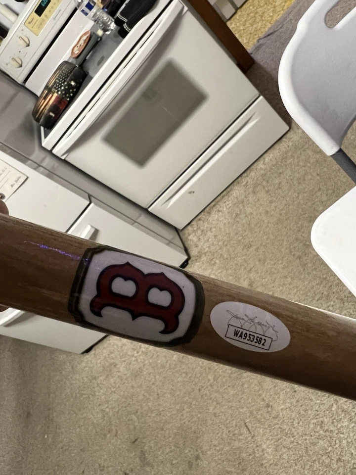 Jason Varitek Autograph Limited Edition Bat 9/33 - Image 3 of 4