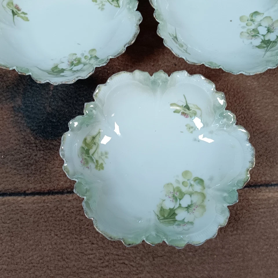 Juego de 3 platos baratijas vintage con borde festoneado diseño floral borde verde Foto 2 de 4
